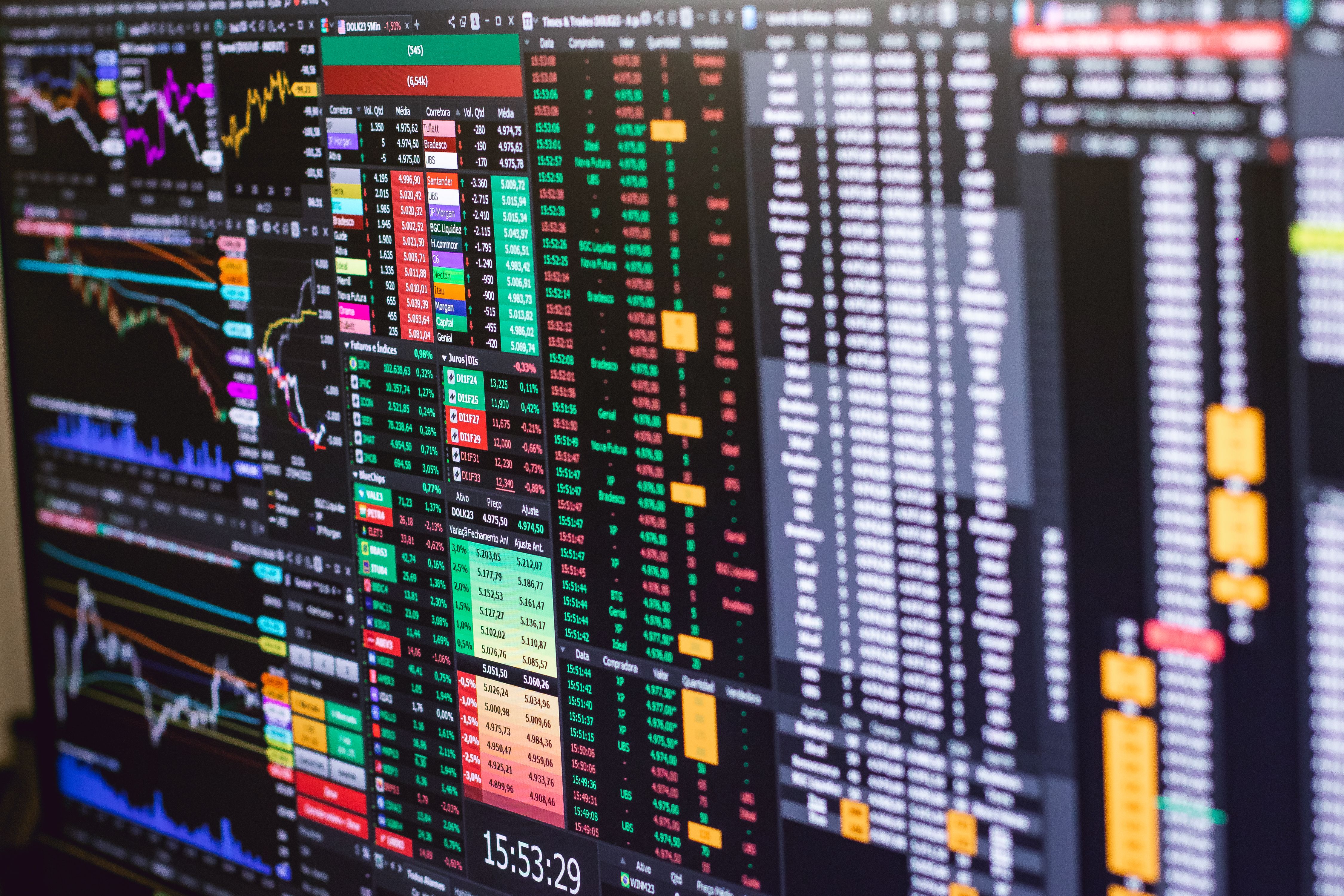 Oil Spikes on Renewed US-Iran Flare-Up as Wall Street Rotates