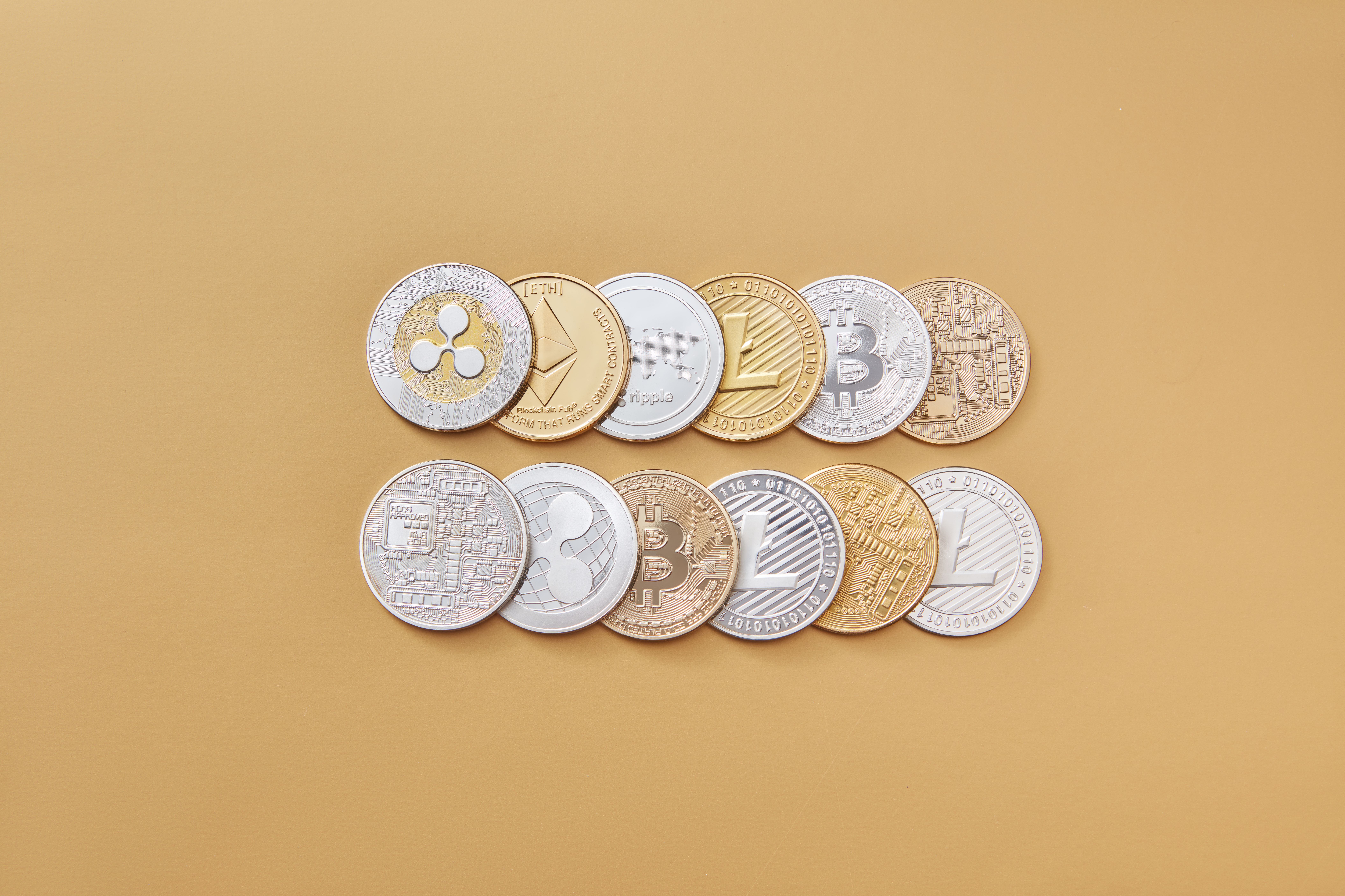 Trump's Mar-a-Lago Crypto Bash: `TRUMP` Token Plunges 96%